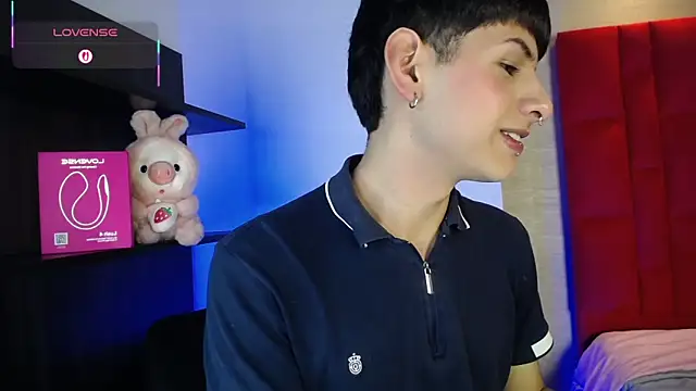 Snapshot of Ezra_Storm chatting on 10-25-25, 04:42 Ezra Storm online show from 10-25-25, 04:42