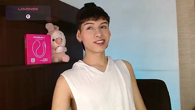 Snapshot of Ezra_Storm chatting on 11-08-25, 05:40 Ezra Storm online show from 11-08-25, 05:40