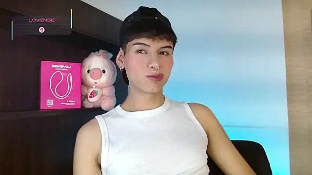 Snapshot of Ezra_Storm chatting on 11-09-25, 04:44 Ezra Storm online show from 11-09-25, 04:44