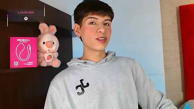 Snapshot of Ezra_Storm chatting on 11-14-25, 05:17 Ezra Storm online show from 11-14-25, 05:17