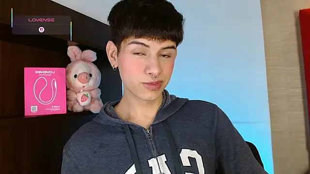 Snapshot of Ezra_Storm chatting on 11-17-25, 05:02 Ezra Storm online show from 11-17-25, 05:02