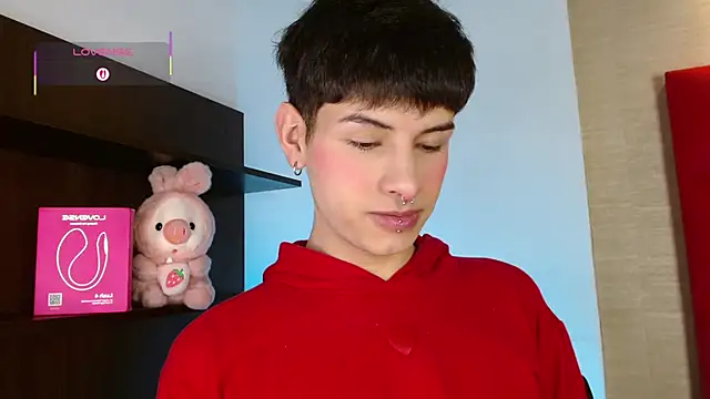 Snapshot of Ezra_Storm chatting on 11-18-25, 05:12 Ezra Storm online show from 11-18-25, 05:12