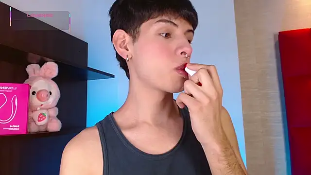 Snapshot of Ezra_Storm chatting on 11-25-25, 05:07 Ezra Storm online show from 11-25-25, 05:07