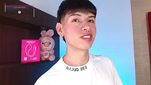 Snapshot of Ezra_Storm chatting on 11-30-25, 05:22 Ezra Storm online show from 11-30-25, 05:22