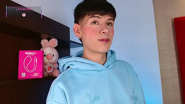 Snapshot of Ezra_Storm chatting on 11-30-25, 08:35 Ezra Storm online show from 11-30-25, 08:35