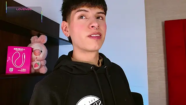 Snapshot of Ezra_Storm chatting on 12-04-25, 05:39 Ezra Storm online show from 12-04-25, 05:39