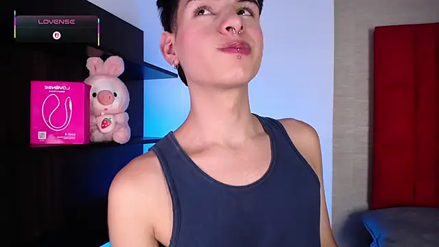 Snapshot of Ezra_Storm chatting on 12-05-25, 04:43 Ezra Storm online show from 12-05-25, 04:43