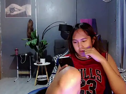 Snapshot of urtranspinay chatting on 11-28-25, 08:55 urtranspinay online show from 11-28-25, 08:55