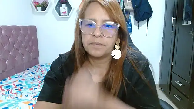 Snapshot of cristydirtyhot chatting on 04-26-26, 10:24 cristydirtyhot online show from 04-26-26, 10:24