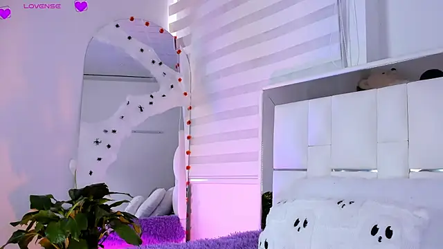 Snapshot of sara_goddess01 chatting on 10-29-25, 07:04 sara goddess01 online show from 10-29-25, 07:04