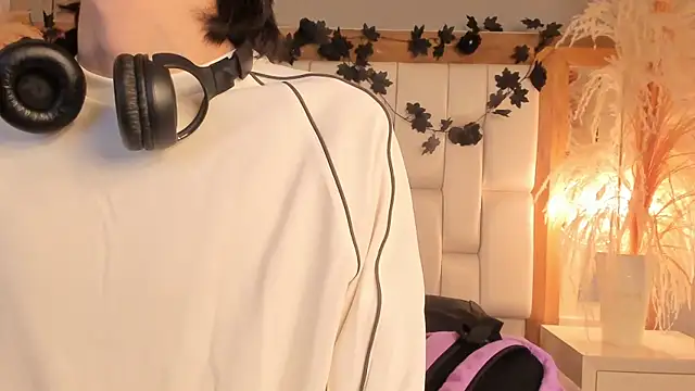 Daphne And Roger online show from 12-17-25, 11:05