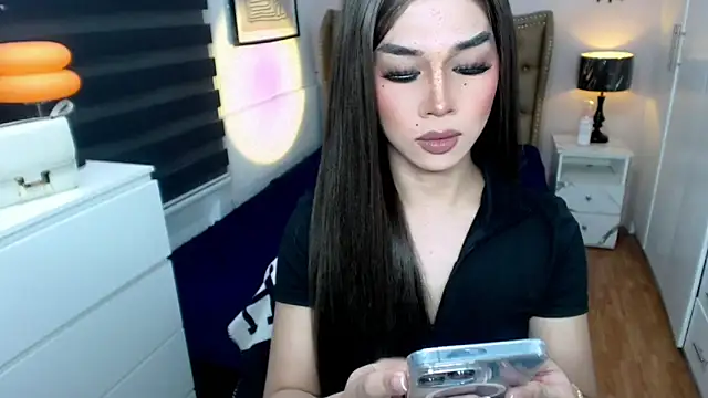 Snapshot of solana_imani chatting on 10-05-25, 04:05 solana imani online show from 10-05-25, 04:05