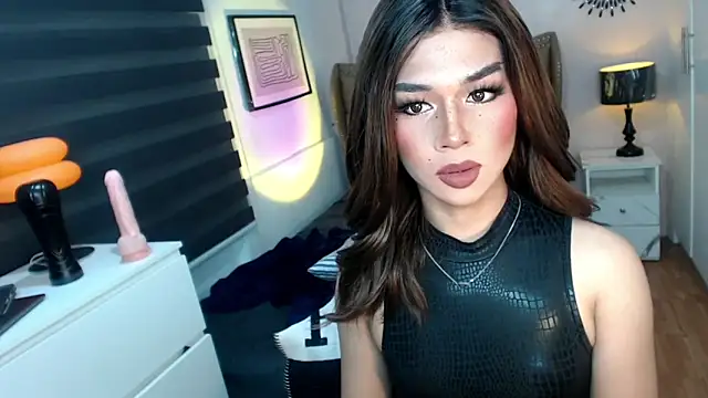 Snapshot of solana_imani chatting on 10-23-25, 04:28 solana imani online show from 10-23-25, 04:28