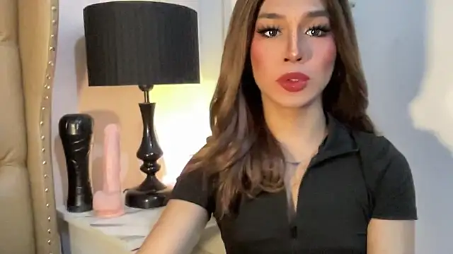 Snapshot of solana_imani chatting on 10-25-25, 04:57 solana imani online show from 10-25-25, 04:57