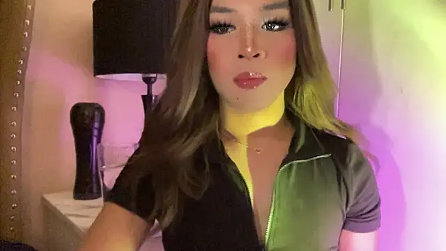 Snapshot of solana_imani chatting on 11-20-25, 02:28 solana imani online show from 11-20-25, 02:28