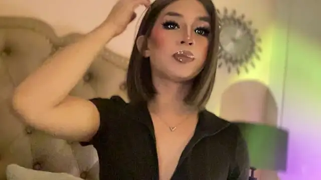 Snapshot of solana_imani chatting on 02-15-26, 05:31 solana imani online show from 02-15-26, 05:31