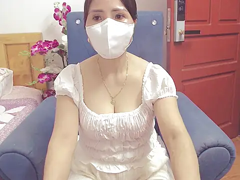 Snapshot of ruby_8x chatting on 09-17-25, 11:45 ruby 8x online show from 09-17-25, 11:45