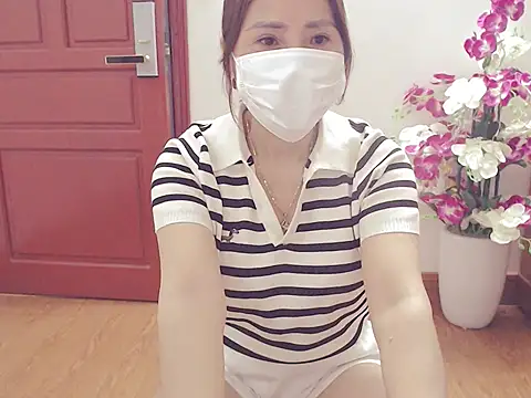 Snapshot of ruby_8x chatting on 10-30-25, 12:23 ruby 8x online show from 10-30-25, 12:23