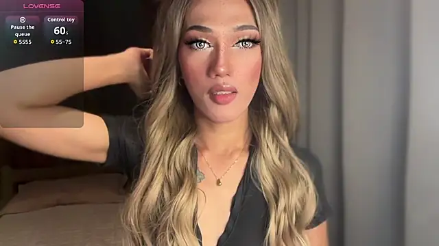 Snapshot of Lust-sluttymira chatting on 10-15-25, 10:15 Lust-sluttymira online show from 10-15-25, 10:15