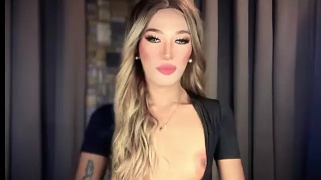 Snapshot of Lust-sluttymira chatting on 11-24-25, 04:40 Lust-sluttymira online show from 11-24-25, 04:40