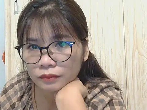 Snapshot of Ori299 chatting on 12-19-25, 05:03 Ori299 online show from 12-19-25, 05:03