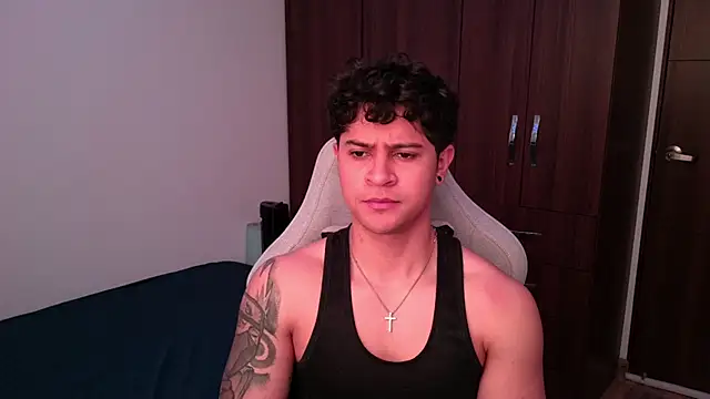 domsantiago  online show from 10-06-25, 03:31