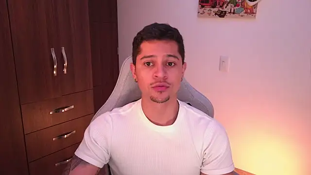 domsantiago  online show from 11-06-25, 04:02