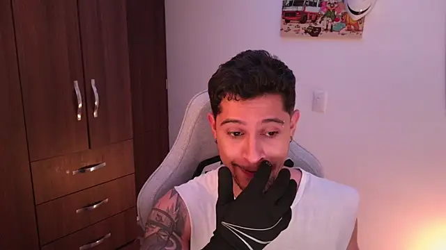 domsantiago  online show from 12-01-25, 02:38