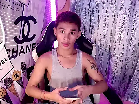 Snapshot of asianhardcock25 chatting on 12-19-25, 02:35 asianhardcock25 online show from 12-19-25, 02:35