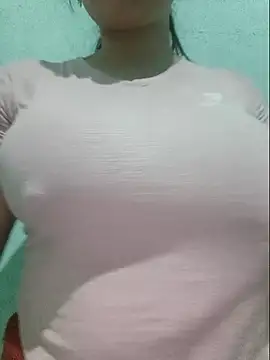 Snapshot of Shiny_Babe chatting on 05-01-26, 03:00 Shiny Babe online show from 05-01-26, 03:00
