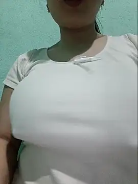 Snapshot of Shiny_Babe chatting on 05-08-26, 02:39 Shiny Babe online show from 05-08-26, 02:39