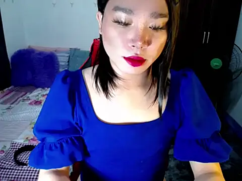 Urassiansweetcummer online show from 09-12-25, 12:44