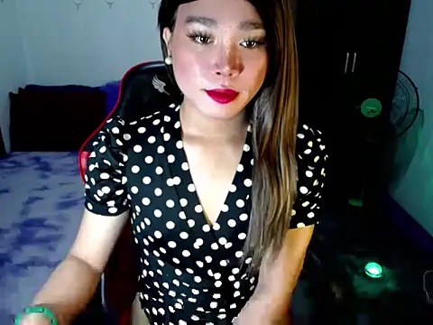 Urassiansweetcummer online show from 12-15-25, 02:27