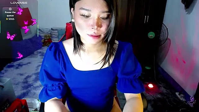 Snapshot of Urassiansweetcummer chatting on 02-18-26, 08:10 Urassiansweetcummer online show from 02-18-26, 08:10