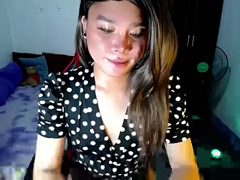 Urassiansweetcummer online show from 04-15-26, 07:58