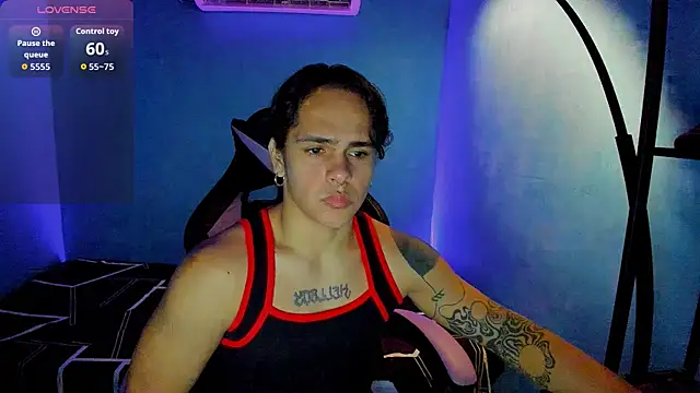 Snapshot of Maximiliano_scoott__ chatting on 09-27-25, 05:40 Maximiliano scoott online show from 09-27-25, 05:40