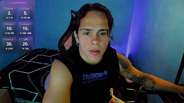 Snapshot of Maximiliano_scoott__ chatting on 10-07-25, 08:06 Maximiliano scoott online show from 10-07-25, 08:06