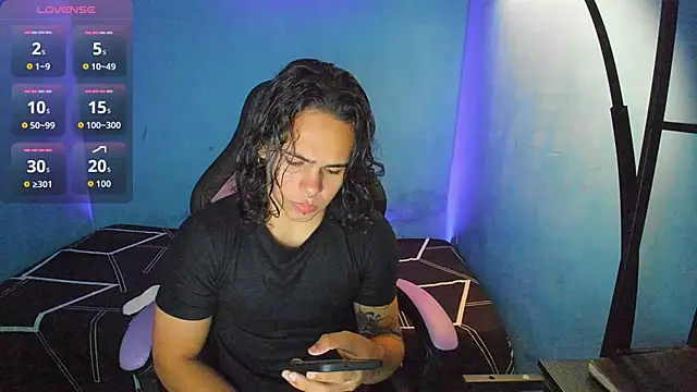 Snapshot of Maximiliano_scoott__ chatting on 10-15-25, 06:52 Maximiliano scoott online show from 10-15-25, 06:52