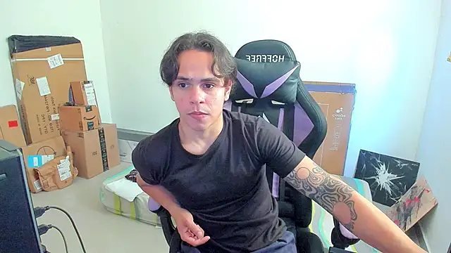 Snapshot of Maximiliano_scoott__ chatting on 10-28-25, 06:21 Maximiliano scoott online show from 10-28-25, 06:21