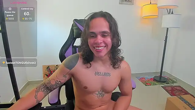 Snapshot of Maximiliano_scoott__ chatting on 11-04-25, 07:46 Maximiliano scoott online show from 11-04-25, 07:46