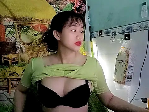 Snapshot of emgaixinhngoan chatting on 02-07-26, 05:44 emgaixinhngoan online show from 02-07-26, 05:44