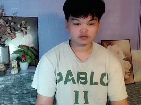 Snapshot of Reynelcock chatting on 05-13-26, 05:27 Reynelcock online show from 05-13-26, 05:27