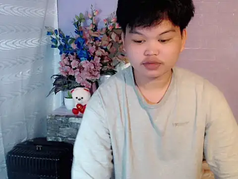 Snapshot of Reynelcock chatting on 05-15-26, 05:36 Reynelcock online show from 05-15-26, 05:36