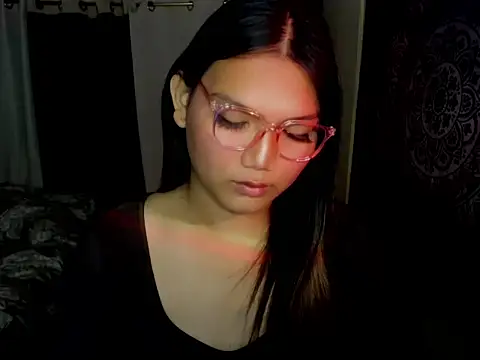 Snapshot of Lou_heart chatting on 12-17-25, 10:10 Lou heart online show from 12-17-25, 10:10