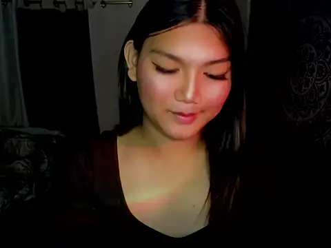 Snapshot of Lou_heart chatting on 12-18-25, 10:43 Lou heart online show from 12-18-25, 10:43