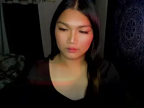 Snapshot of Lou_heart chatting on 12-19-25, 04:47 Lou heart online show from 12-19-25, 04:47