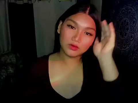 Snapshot of Lou_heart chatting on 12-21-25, 04:14 Lou heart online show from 12-21-25, 04:14