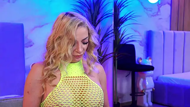 Izabellle02 online show from 03-29-26, 03:50