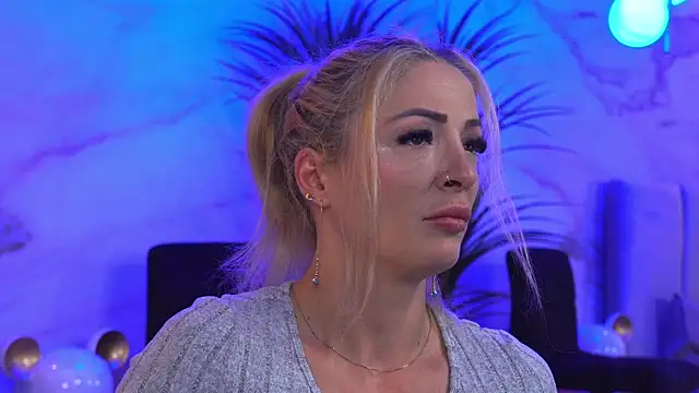 Izabellle02 online show from 04-10-26, 04:06