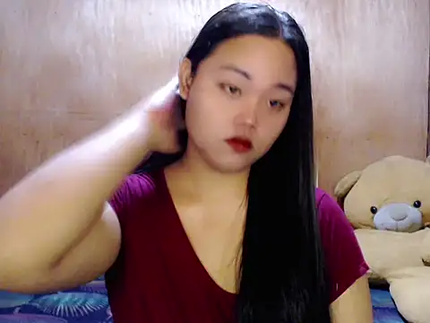 Snapshot of _Lylia chatting on 05-13-26, 11:44 Lylia online show from 05-13-26, 11:44